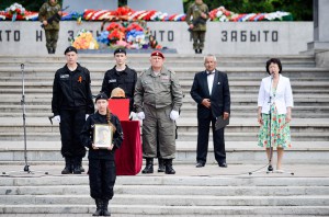 Состоялась торжественная церемония передачи останков солдат родственникам